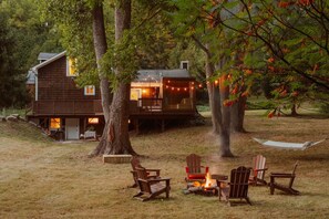 Property grounds - Green Lakes Streamside Escape: Sauna & Hot Tub (Fayetteville)