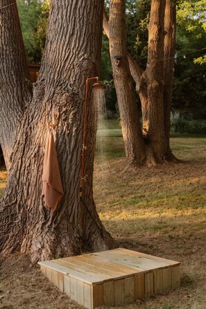 Property grounds - Green Lakes Streamside Escape: Sauna & Hot Tub (Fayetteville)