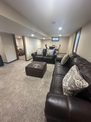 TV - Granite Peak Getaway – 4BR, Sauna, Hot Tub, Fire Pit (Wausau)