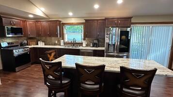 電子レンジ、オーブン、コンロ、食器洗い機