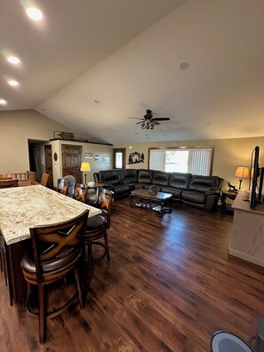 Interior - Granite Peak Getaway – 4BR, Sauna, Hot Tub, Fire Pit (Wausau)