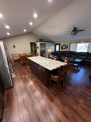 Interior - Granite Peak Getaway – 4BR, Sauna, Hot Tub, Fire Pit (Wausau)