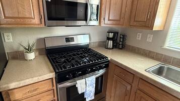 Frigorífic, microones, forn i placa de cuina