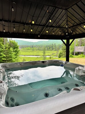 Bain à remous extérieur