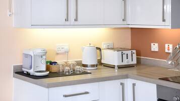 Luksusleilighet, eget bad, byutsikt | Delt kjøkken | Høy barnestol