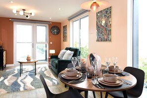 Appartement Luxe, vue ville | Restauration