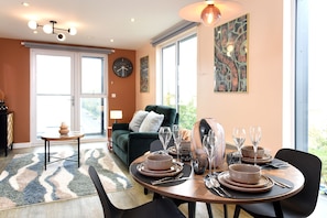 Appartement Luxe, vue ville | Restauration