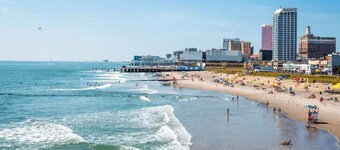 Beach Block 3BR, Steps to Tropicana & Boardwalk!