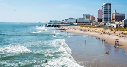 Beach Block 3BR, Steps to Tropicana & Boardwalk!