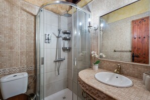 Unclassified image, 2 of 32, button