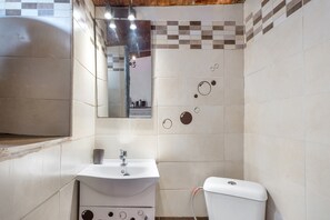 Shower, hair dryer, towels - Cruz de Tierno Holiday House - SilboHolidays (Agulo)