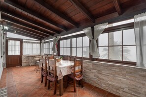 Unclassified image, 3 of 32, button