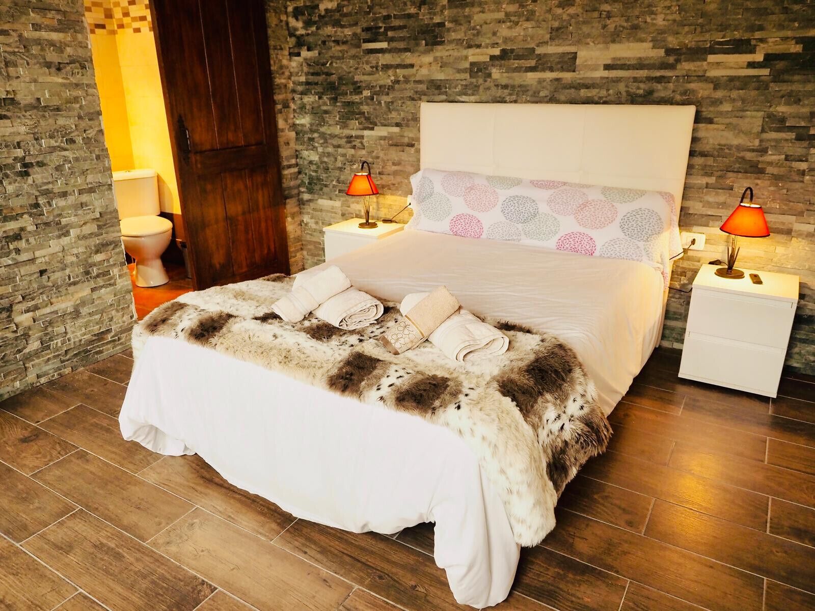 2 slaapkamers, een strijkplank/strijkijzer, wifi, beddengoed