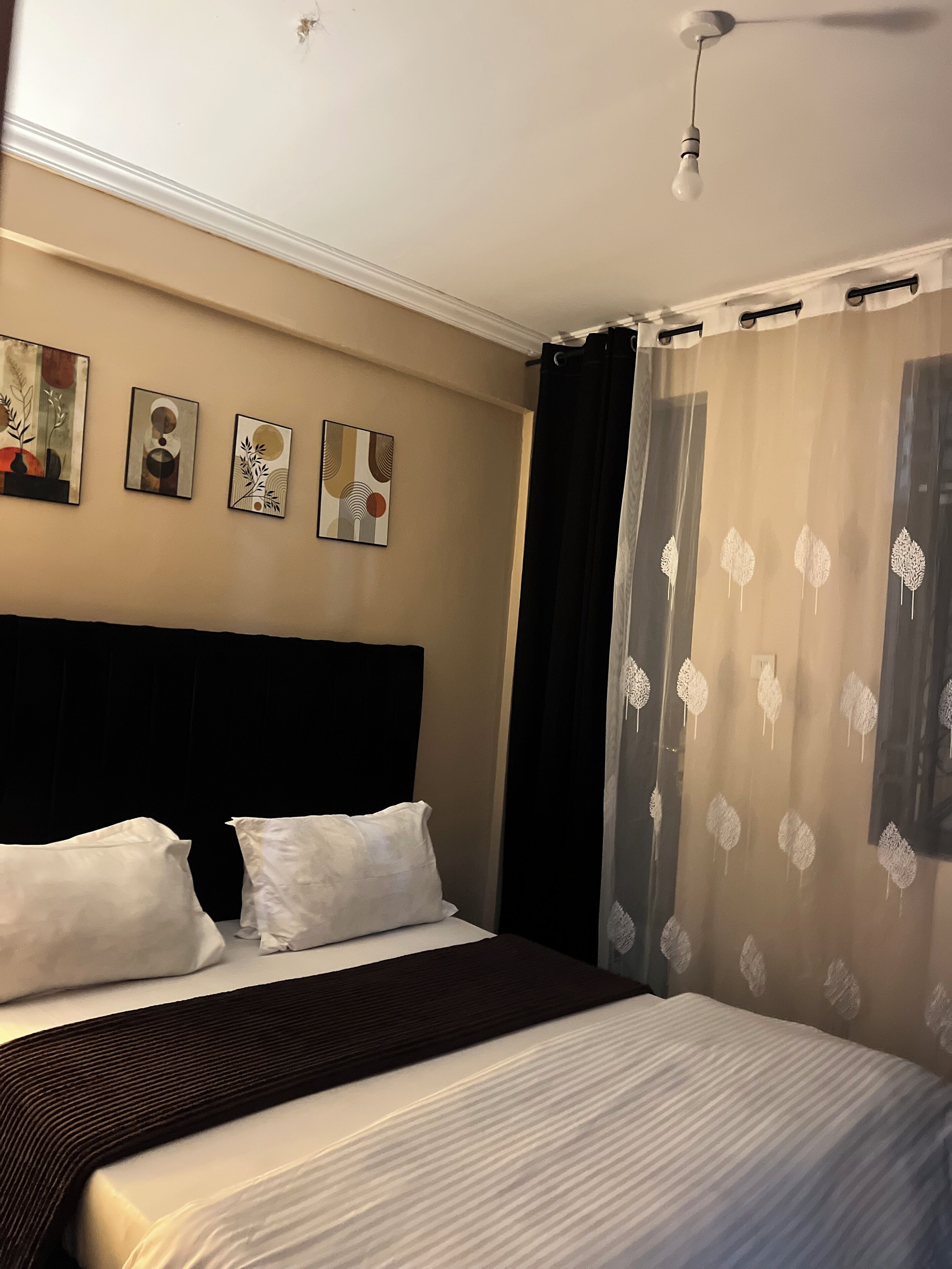 1 chambre, fer et planche à repasser, accès Internet