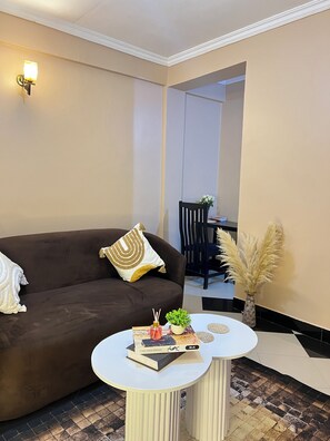 Living area - KARIBU RETREAT 01 ~ Near Town ,Cultural Heritage Centre ,Cafes &supermarkets (Arusha)