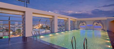 Sesongbasert utendørsbasseng