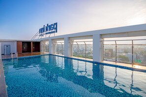 Piscina externa sazonal