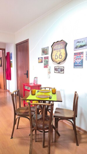 Apartment | Dining - Estadia Tri Ótima Localização e Garagem (Porto Alegre)