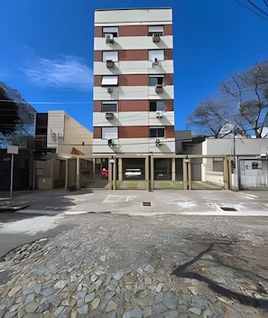 Apartment | Exterior - Estadia Tri Ótima Localização e Garagem (Porto Alegre)