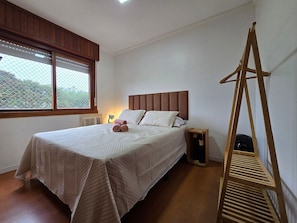 Apartment | Iron/ironing board, free WiFi - Estadia Tri Ótima Localização e Garagem (Porto Alegre)