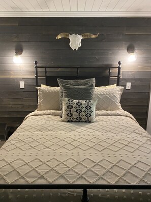 2 室のベッドルーム、アイロン / アイロン台、WiFi (無料)、ベッドシーツ