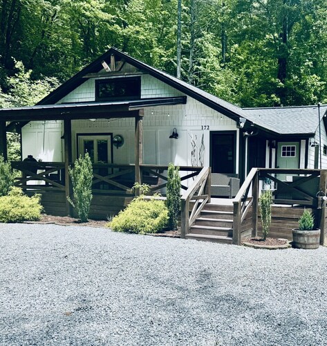 Secluded, Private Wilderness Haven with Hot Tub & Pet Friendly in Cashiers ,NC