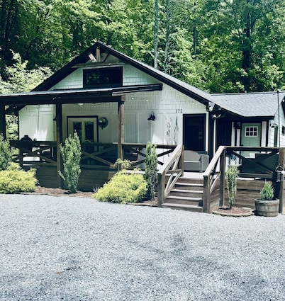 Secluded, Private Wilderness Haven with Hot Tub & Pet Friendly in Cashiers ,NC