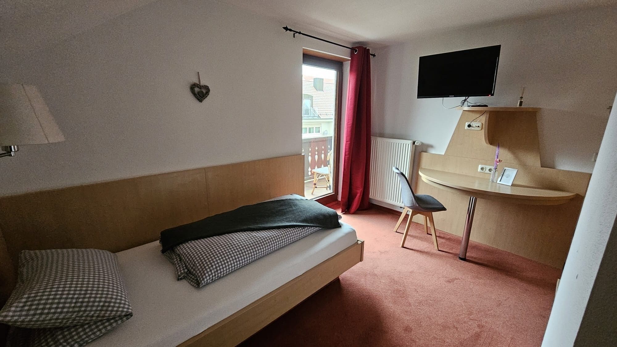 Desk, laptop workspace, free WiFi