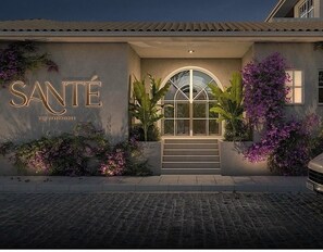 تفاصيل الفندق من الخارج