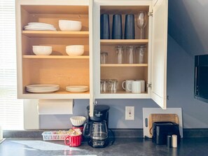 Interior - Manchester NH  Travel Workers/ Relocating Families - Entire Place - Pet Friendly (Manchester)