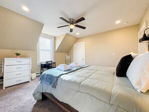 2 Schlafzimmer, Schreibtisch, Bügeleisen/Bügelbrett, kostenloses WLAN