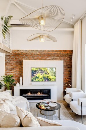 Apartment | 3 bedrooms, desk, Internet - Luxury Loft 3 Ensuites Prime Cape Town Location (Cape Town)