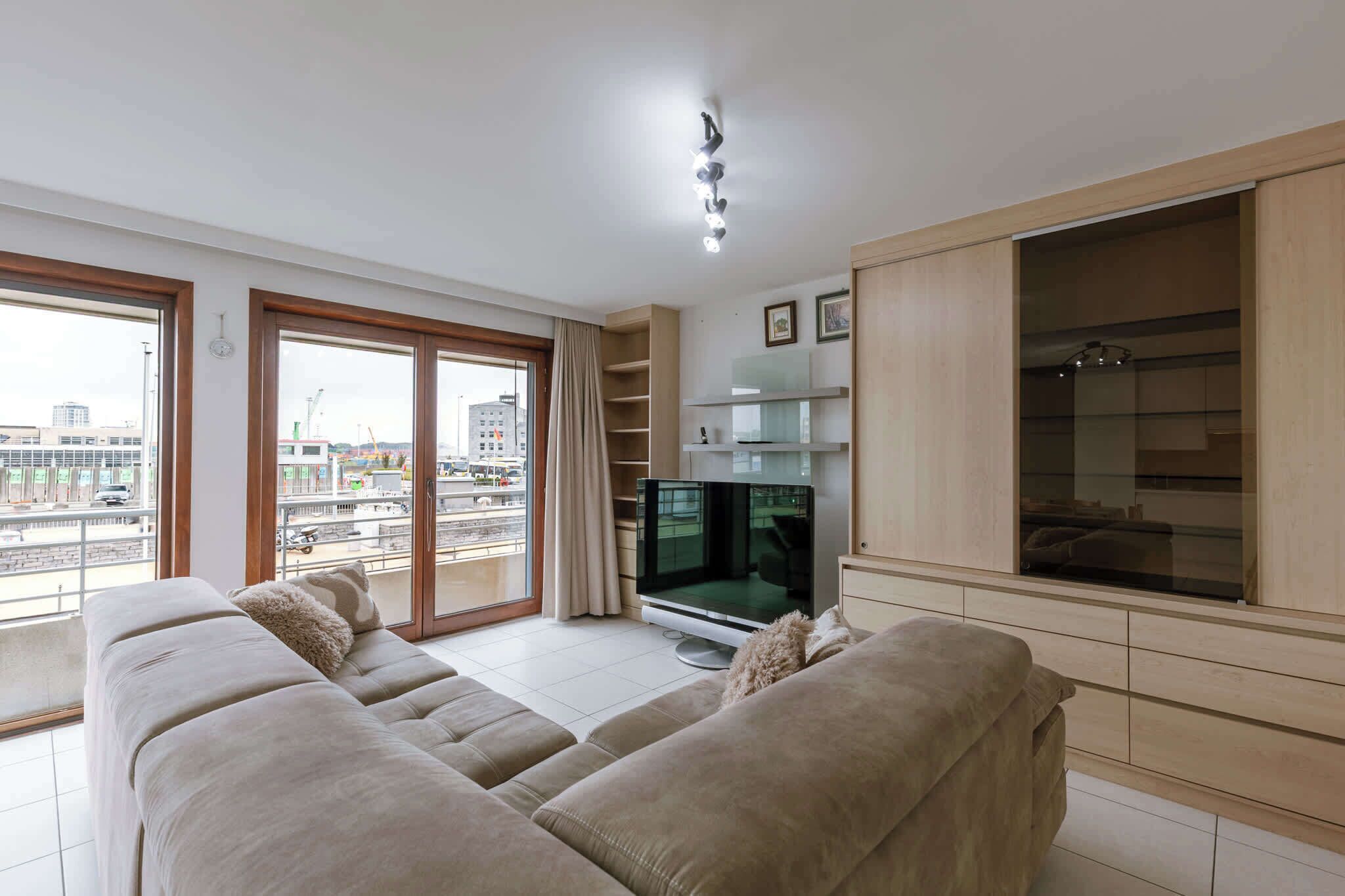 公寓 | 2 多间卧室、办公桌