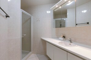2 bedrooms, desk - Appa Visserskaai in Oostende (Ostend)