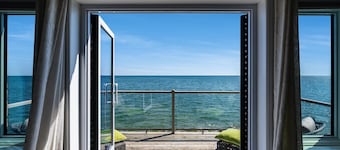 Near Point Pelee | 6BR Luxury Estate + Beach