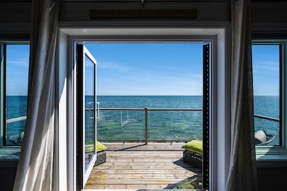 Near Point Pelee | 6BR Luxury Estate + Beach