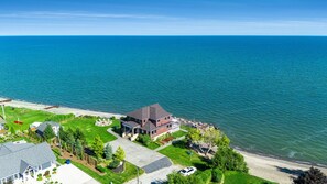 Exterior - The Glasswater Lake Estate surrounded by Natural Conservation Areas (Wheatley)