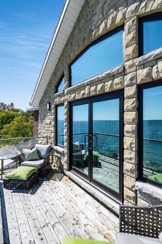 Near Point Pelee | 6BR Luxury Estate + Beach