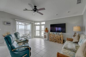TV - Salty Kisses in Cudjoe Key (Cudjoe Key)