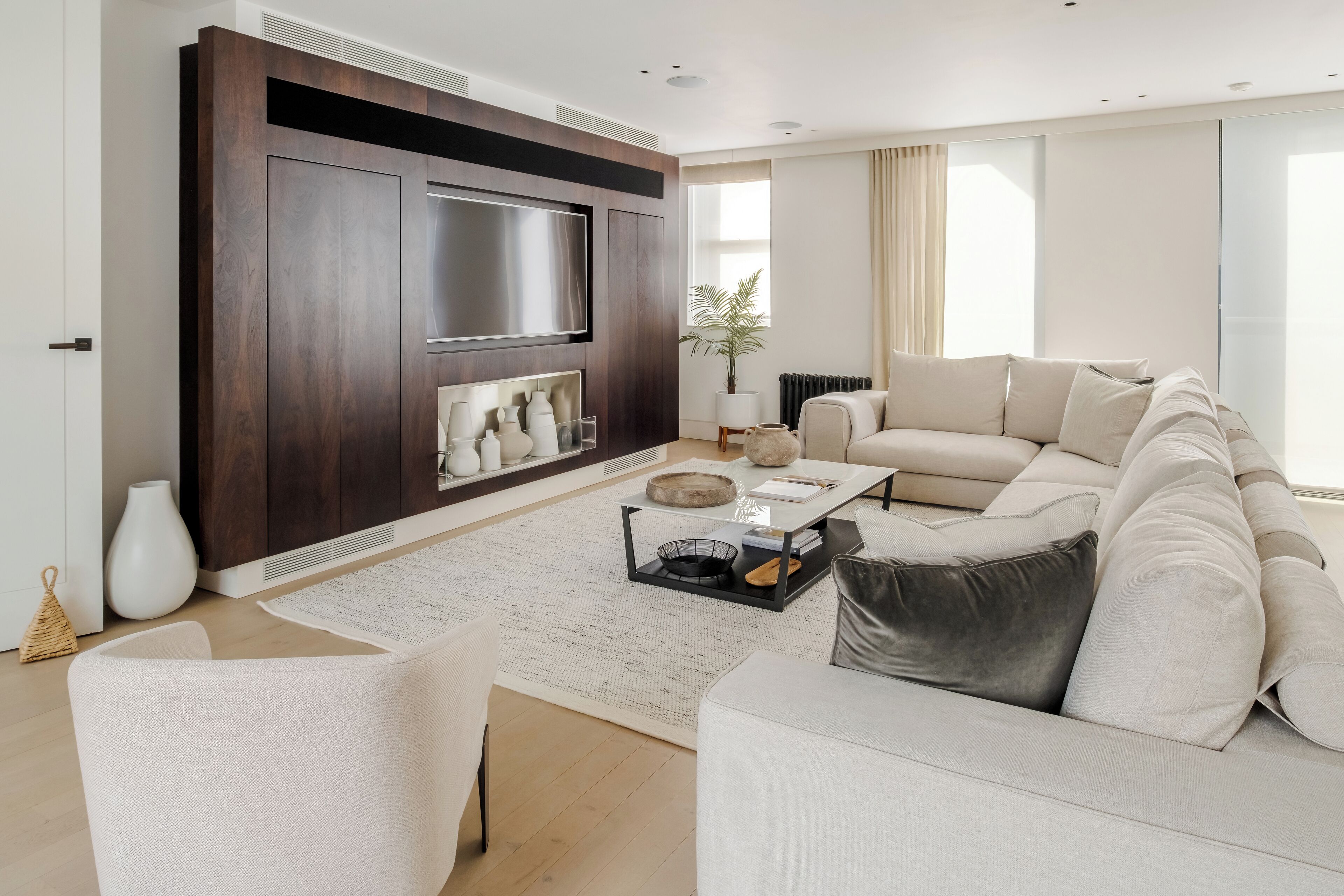 تلفزيون ذكي، مدفأة ، كُتُب