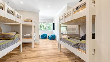 7 bedrooms, iron/ironing board, WiFi, bed sheets