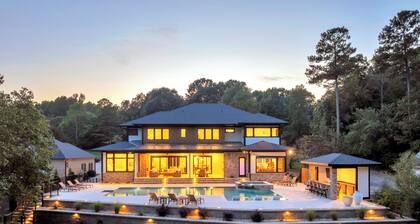 Brand New Built
Luxury Lakefront Getaway