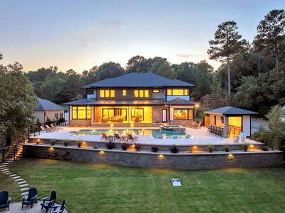 Brand New Built
Luxury Lakefront Getaway
Friday Check-In/Check-Out Summer Season