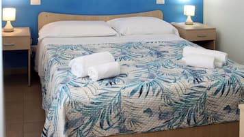 Bureau, espace de travail pour ordinateur portable, Wi-Fi gratuit