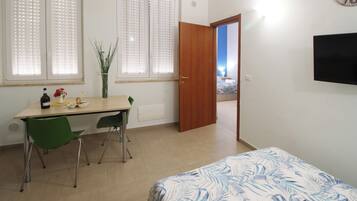 Chambre Quadruple Deluxe | Bureau, espace de travail pour ordinateur portable, Wi-Fi gratuit