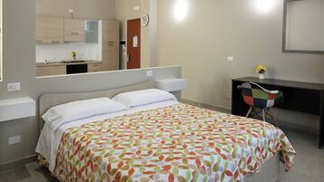 Deluxe-værelse til 4 personer | Skrivebord, arbejdsområde til bærbare computere, gratis Wi-Fi