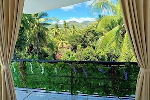 Room - Skylodge B&B - Bali Jungle Retreat with Fine Dining & Eco Pool (Bali)