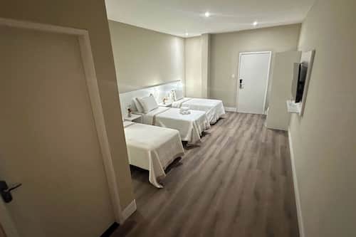 Cofres nos quartos, Wi-Fi de cortesia, roupa de cama