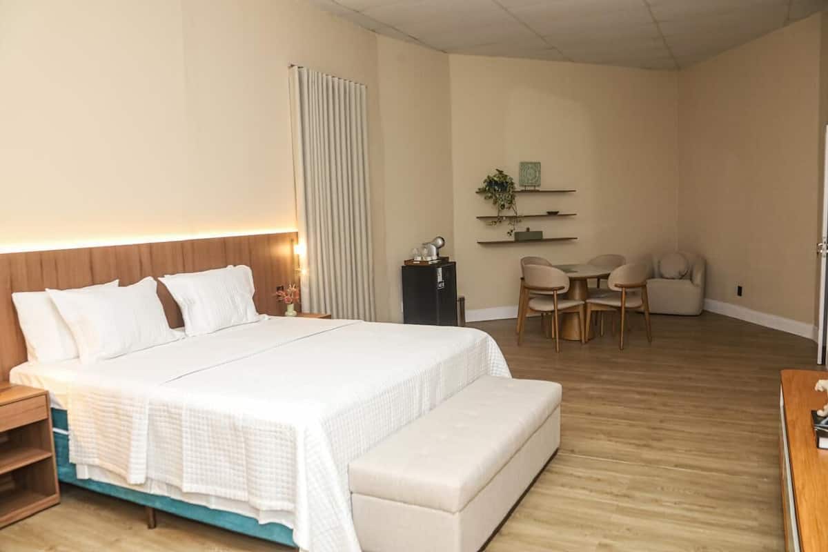 In-room safe, free WiFi, bed sheets