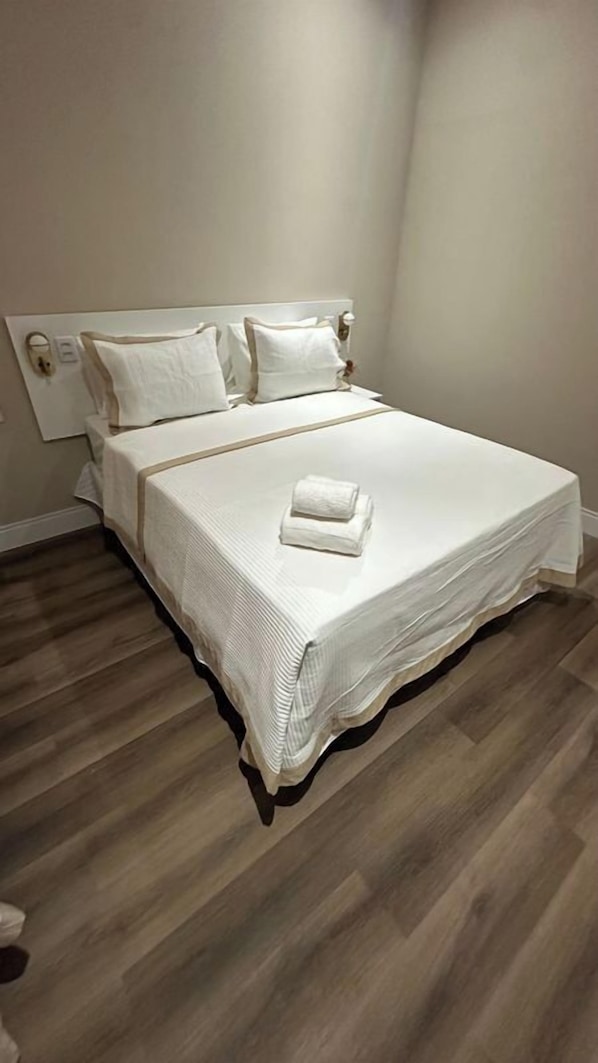 In-room safe, free WiFi, bed sheets